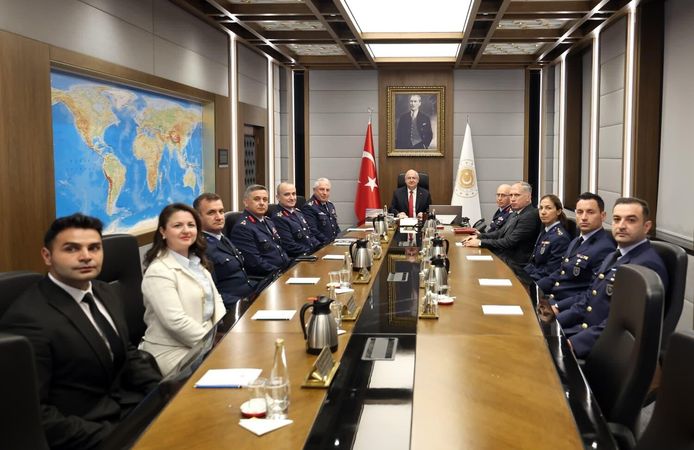 Bakan Güler, Hava Kuvvetleri Komutanlığı personelini kabul etti