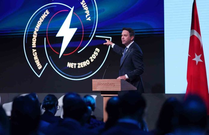 Bakan Bayraktar: 'Enerji dönüşümü için 2035 yılına kadar 200 milyar dolarlık bir yatırım hedefimiz var'