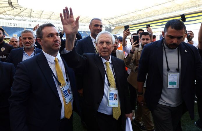 Aziz Yıldırım: "Benim Fenerbahçelilere ödenmemiş bir borcum var"
