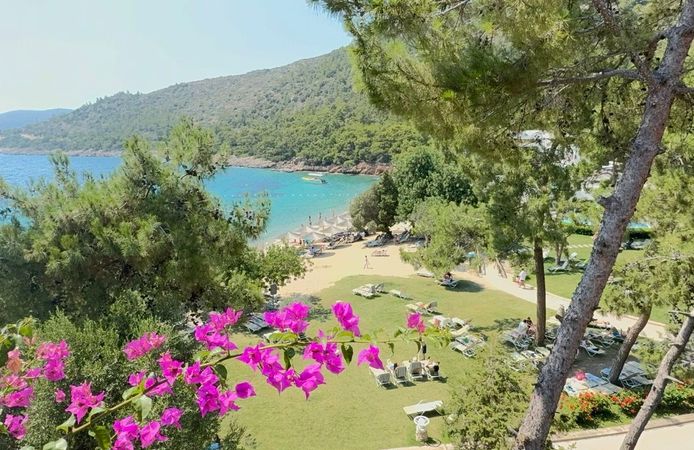 Okullar kapandı, Bodrum sahilleri doldu