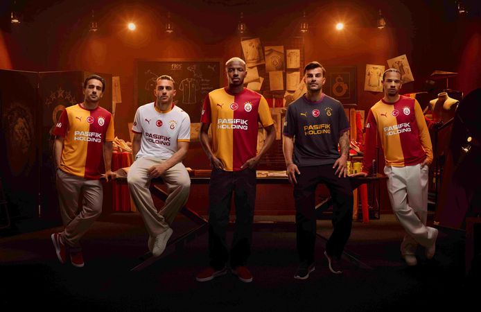 Galatasaray’ın Yeni Sezon Formaları Tanıtıldı