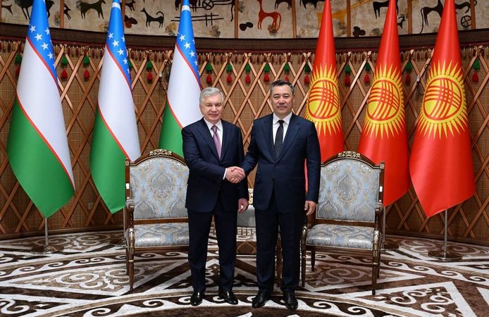Caparov'dan Mirziyoyev'e birinci derece 'Manas' nişanı