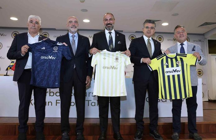 Fenerbahçe’de Kadın Futbol Takımı, arsaVev’e Emanet