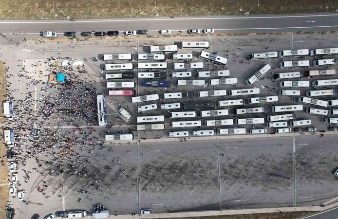 300 otobüs, 15 bin AK Parti mensubu, İstanbul'dan Ankara'ya yola çıktı