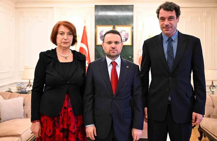 Adalet Bakanı Gürlek, 33 yıl önce öldürülen gazeteci Uğur Mumcu'nun ailesi ile bir araya geldi