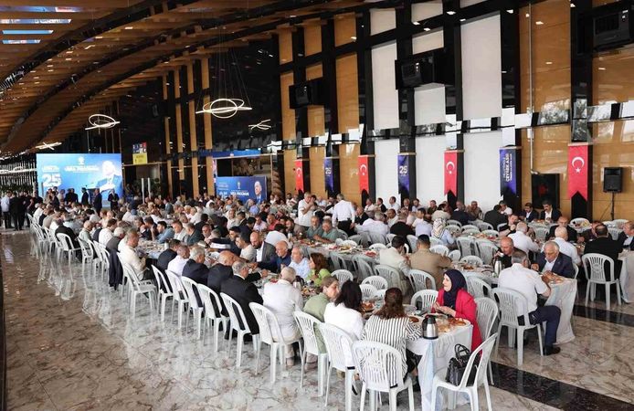 AK Parti'den vefa programı
