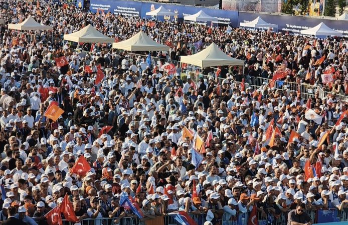 AK Parti'nin 25. yıl mitingine vatandaşlardan yoğun ilgi