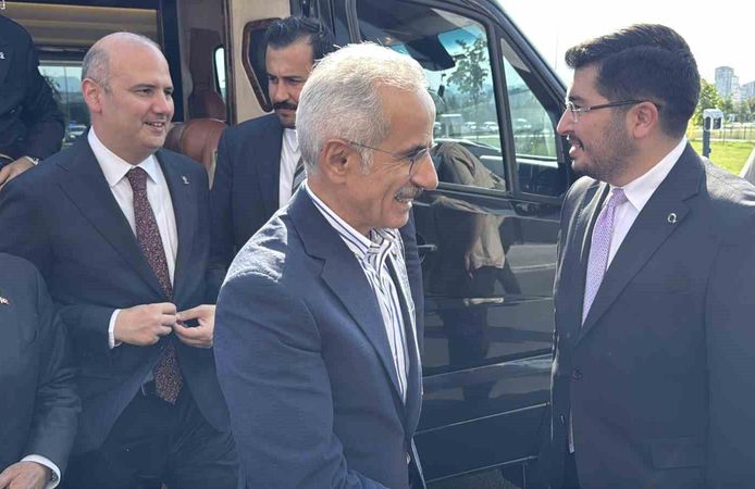 Bakan Uraloğlu, Kayseri'de gençlerle buluştu