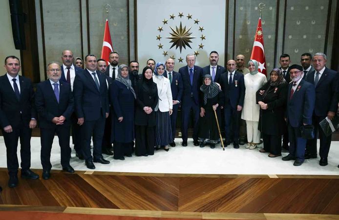 Erdoğan: 'Şimdiye kadar şehitlerimizin emanetlerine ve gazilerimize devletimizin tüm imkânlarını seferber ederek sahip çıktık'