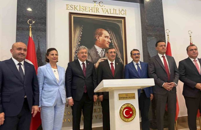 Cumhurbaşkanı Yardımcısı Yılmaz, Eskişehir Valiliğini ziyaret etti