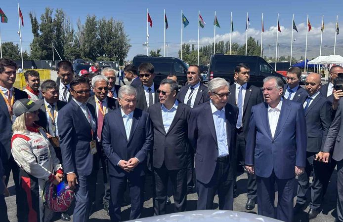 Orta Asya liderleri, Issık Göl'de F1H2O Dünya Şampiyonası'nı birlikte takip etti