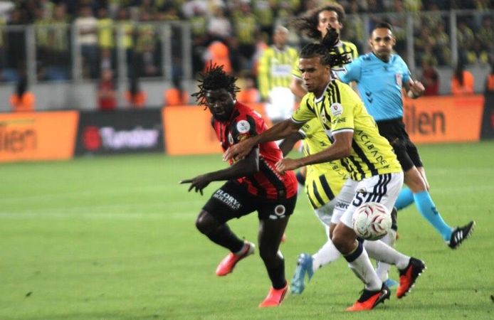 Fenerbahçe beklentilere cevap veremedi! Sezona Gençlerbirliği yenilgisiyle başladı