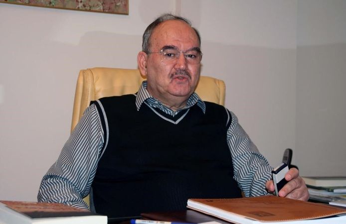 Eski İzmir Büyükşehir Belediye Başkanı Burhan Özfatura vefat etti