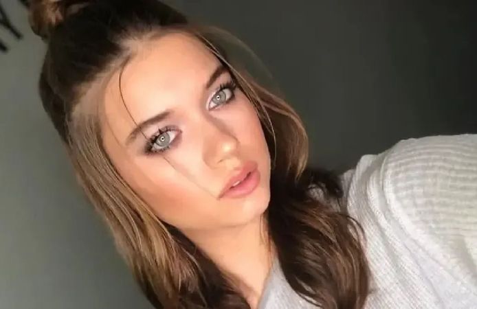 Afra Saraçoğlu Türkiye’ye döner dönmez havalimanında gözaltına alındı