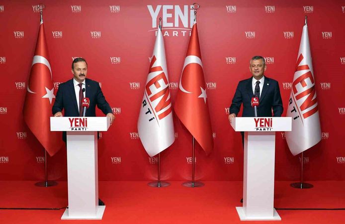 Özgür Özel: 'Mansur Yavaş'ın ve belediye başkanı arkadaşlarımızın alacakları her türlü karara saygılıyız'