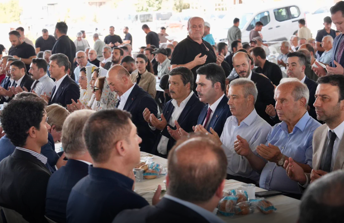 Bakan Kurum, AK Parti Milletvekili Kemal Çelik'in ağabeyinin mevlidine katıldı