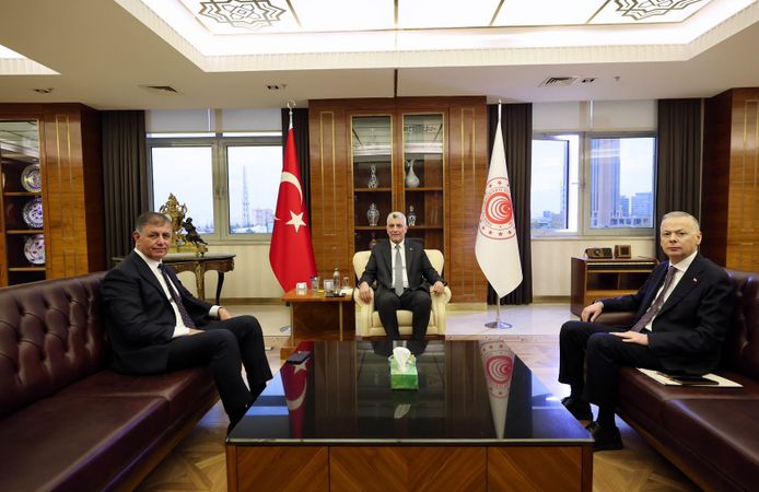 İzmir Büyükşehir Belediye Başkanı Cemil Tugay'dan Ticaret Bakanı Bolat'a ziyaret