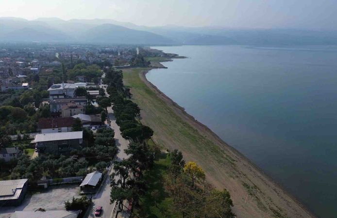 İznik Gölü yağışlara rağmen neden çekiliyor? “Gölün altında çatlak mı var?”