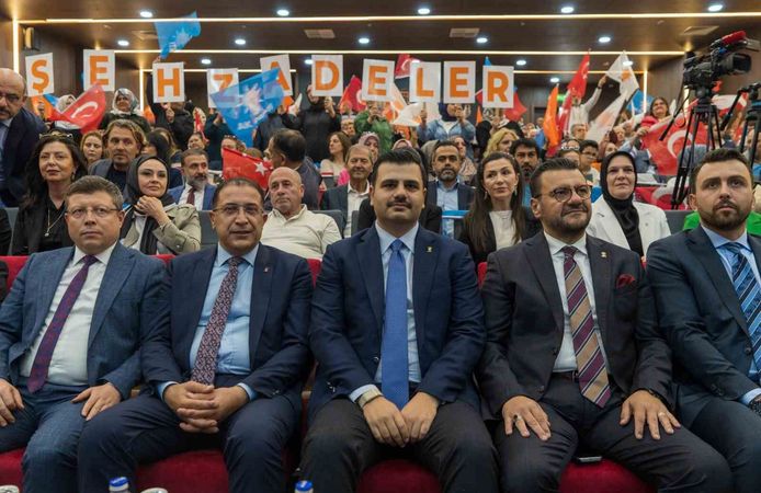 AK Parti Genel Sekreteri İnan: 'Özgür Özel'i benzin istasyonlarından uzak tutsunlar'