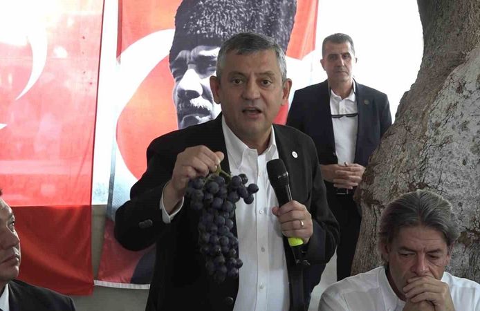 Özgür Özel Bursa'da çiftçilere seslendi: 'Bursa'dan tarım bakanı çıkaracağız, Bursalı çiftçilerin yüzü gülecek'