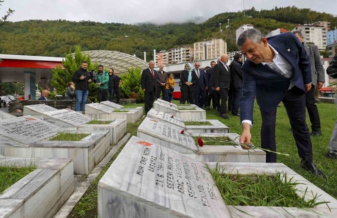 Yeni Parti Genel Başkanı Özel: 'Yaşadığımız krizler yetmezmiş gibi şimdi bir de fon krizi çıktı'
