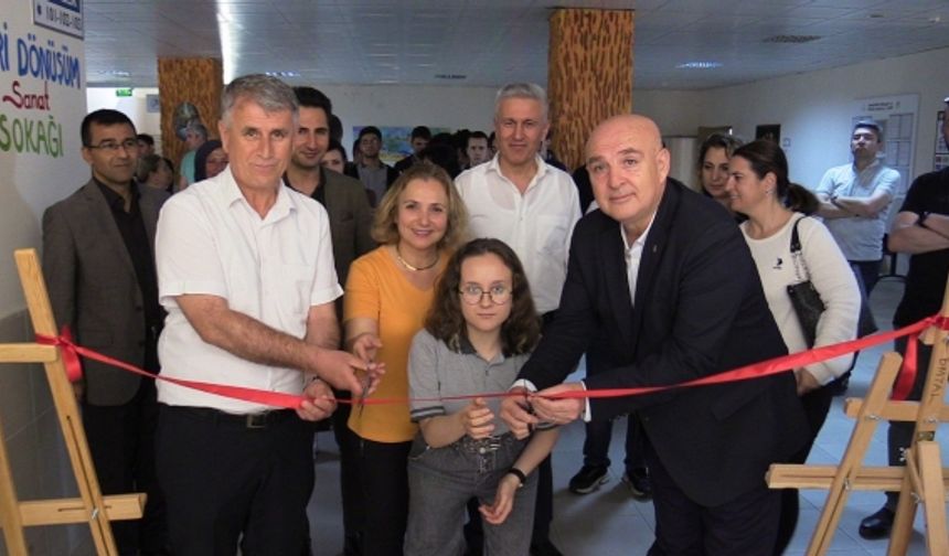 Geri dönüşümden sanat sokağı