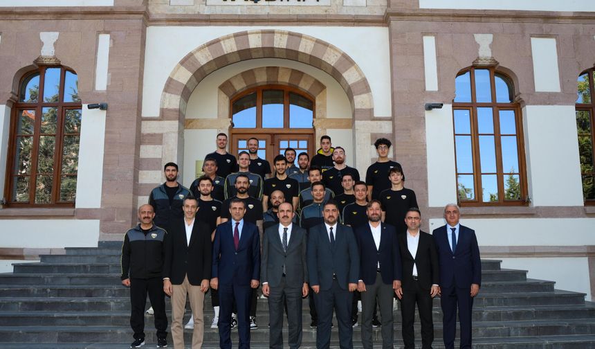 Türkiye Basketbol Ligi'ne yükselen takım, Başkan Altay'ı ziyaret etti
