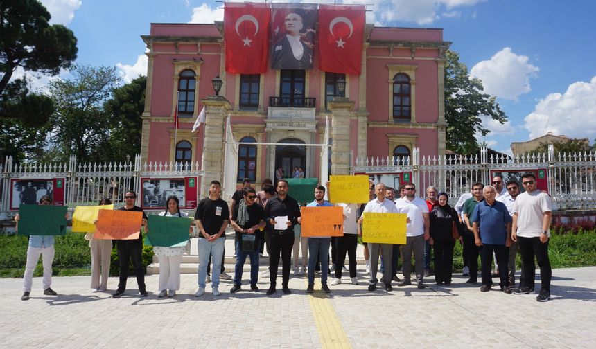 Edirne'de üniversite öğrencileri ulaşım zamlarını protesto etti