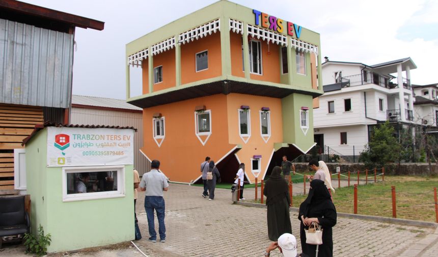 Trabzon'daki ‘Ters Ev' Arap turistlerin ilgi odağı oldu