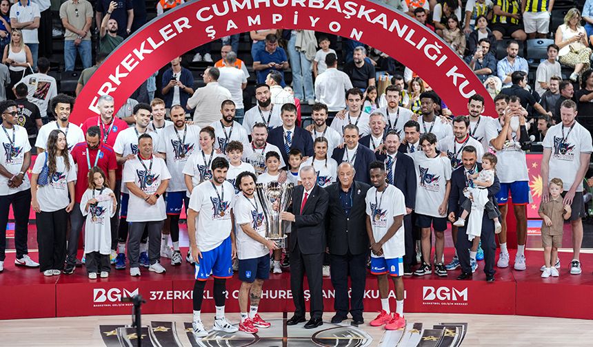 Anadolu Efes'e kupasını Cumhurbaşkanı Erdoğan verdi!