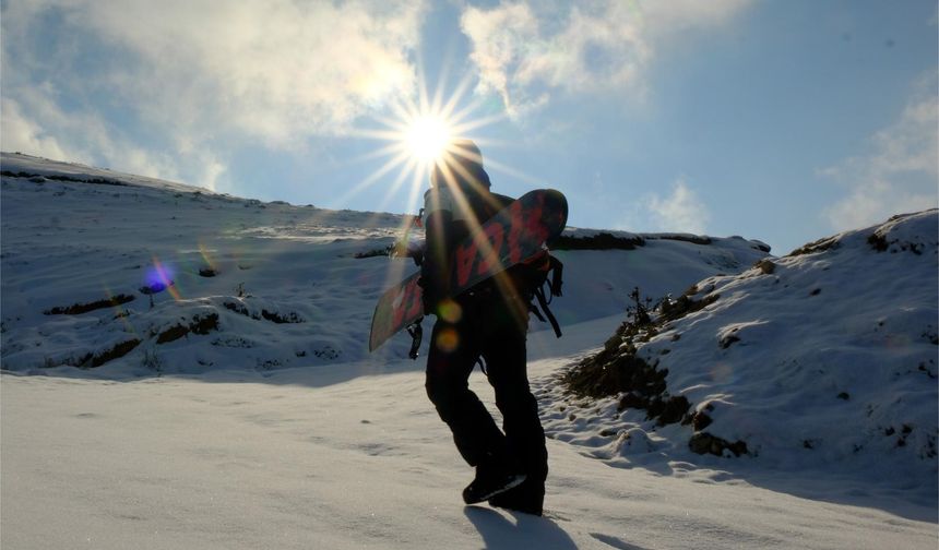 Zigana'nın zirvelerinde snowboard keyfi