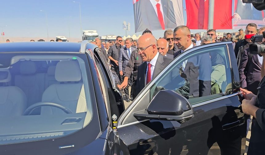 Mehmet Şimşek önce yolu açtı, sonra TOGG ile geçti!