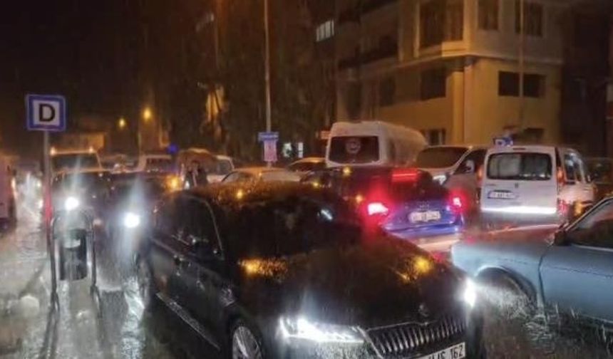 Sındırgı’da deprem korkusunun ardından yağış etkili oldu