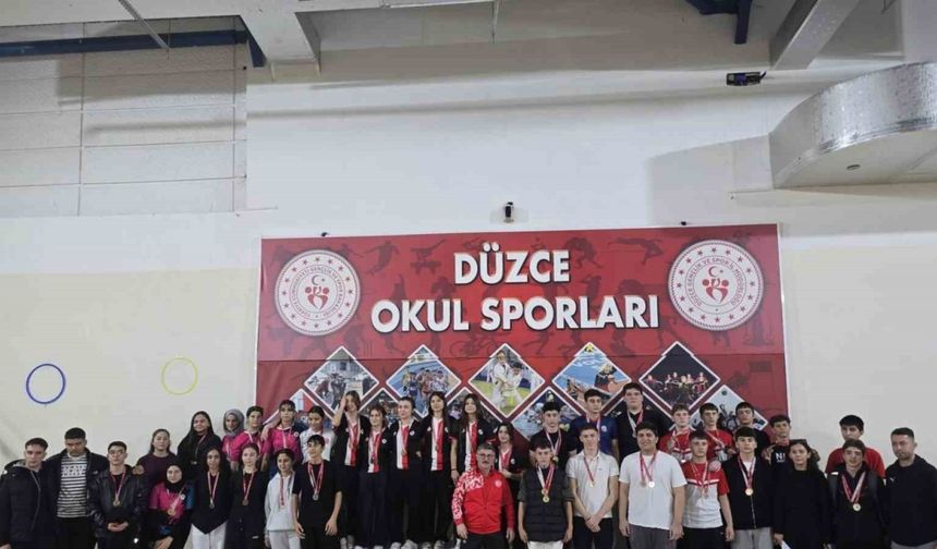 161 sporcu bilek güreşinde mücadele etti