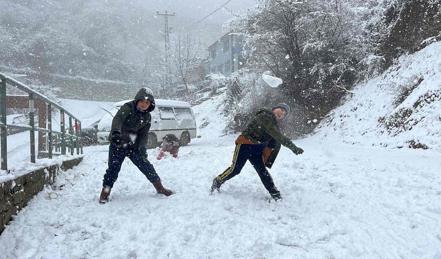 Artvin’de Kar Yağışı Hayatı Olumsuz Etkilemeye Devam Ediyor!