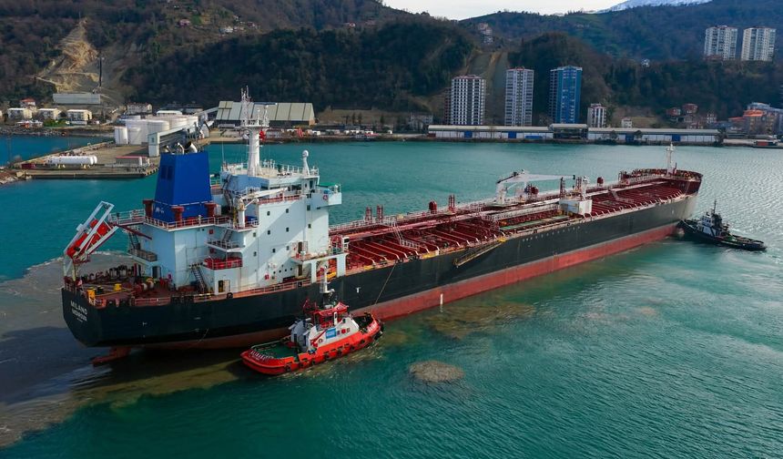 Hopa Limanı Karadeniz Bölgesi'nin 3.Şahıslara Açık Tek Akaryakıt Terminali Oldu