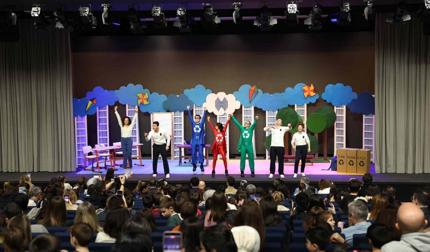 Halkbank Çocuk Tiyatrosu yeni sezonuna “Süper Kahramanlar” ile başladı