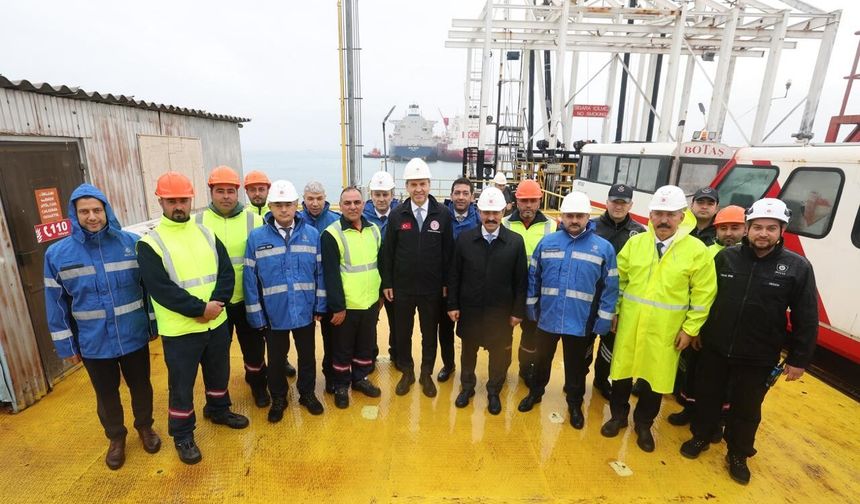 Bakan Bayraktar: Türkiye günlük 200 milyon metreküp gazı gemilerle alabilecek