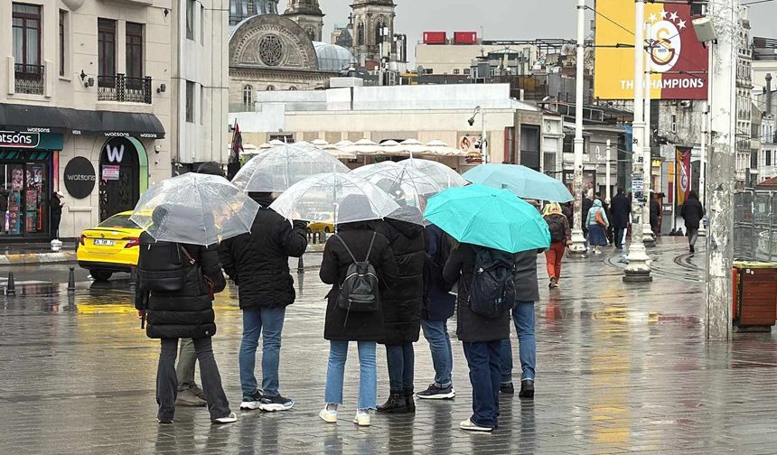 İstanbul'da soğuk hava ve yağmur etkili oluyor