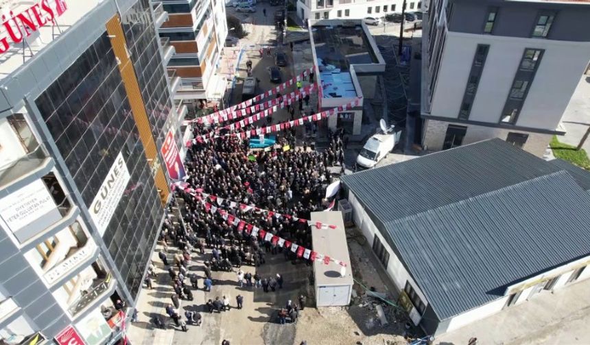 Depremzedelerden Özgür Özel’e Hatay’da Tepki: “Bugüne Kadar Neredeydin?”