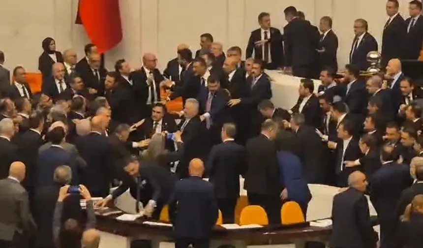 Meclis’te yemin krizi: Genel Kurul’da çirkin arbede!