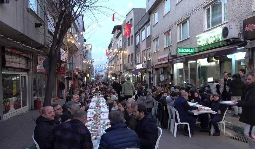 Gençler Organize Etti, Bereket Caddelere Taştı: Bursa’da Dev Buluşma