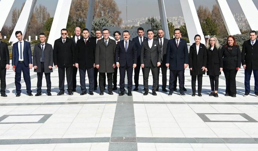 Devlet Büyükleri Anıt Mezarlığı'nda Anma Programı Gerçekleştirildi