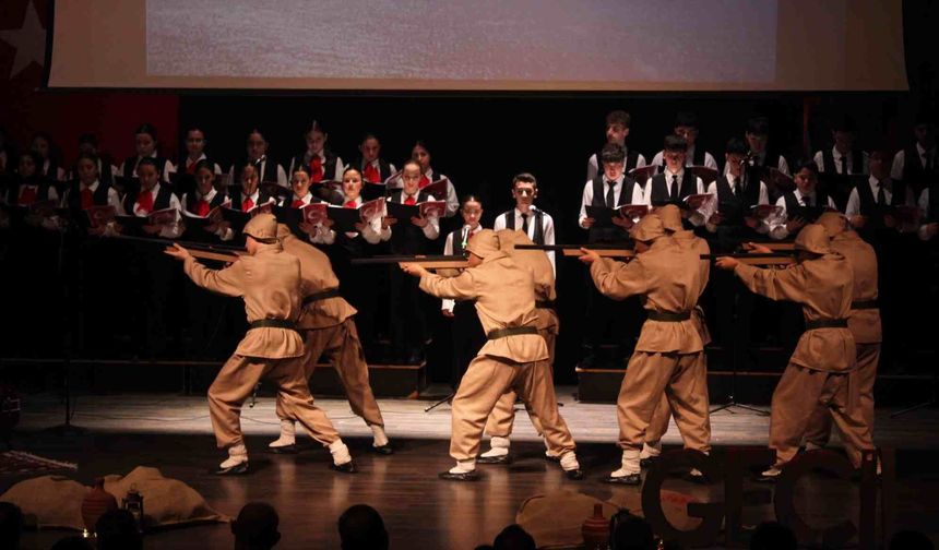 Öğrencilerin “Bir Hilal Uğruna” Oratoryosu Ayakta Alkışlandı