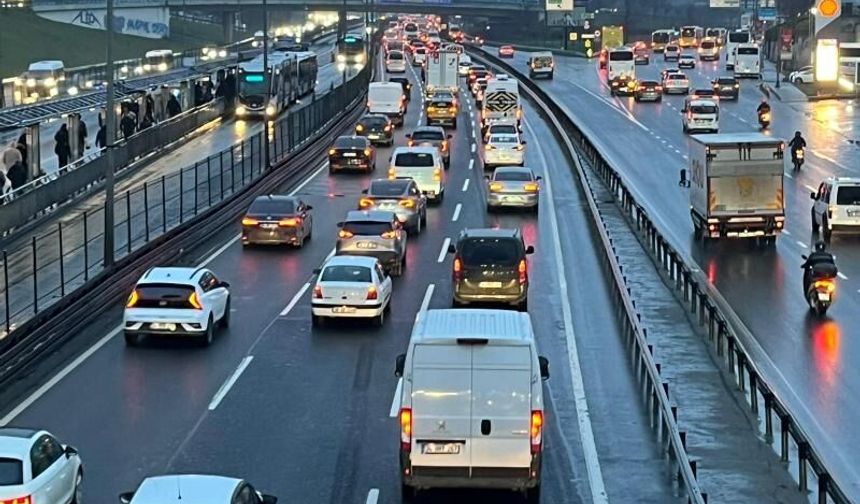 Bayram Sonrası İstanbul Trafiğinde İlk Gün Yoğunluğu