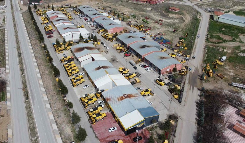 Bozkırın sarı devleri hasat için bakıma alındı