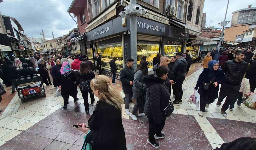 Altın fiyatları düşünce vatandaşlar kuyumculara akın etti