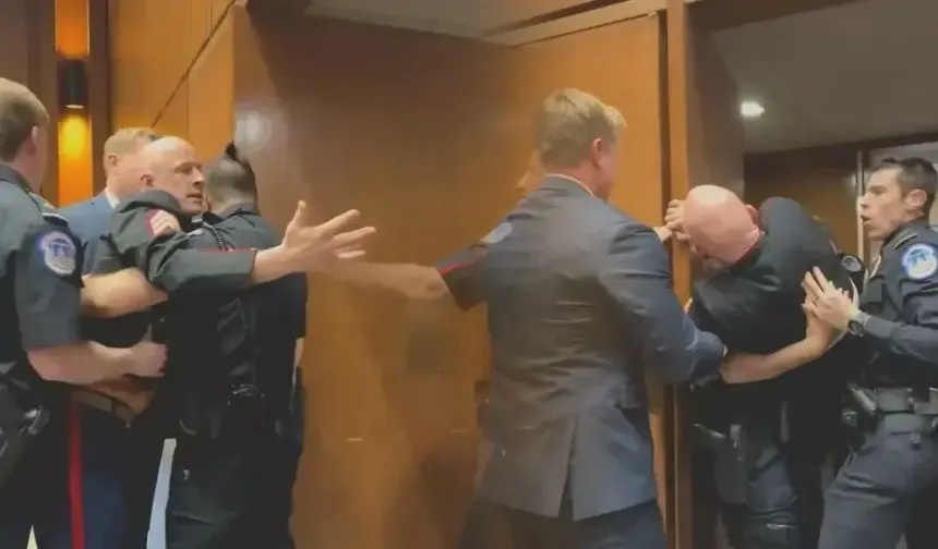 ABD Senatosu’nda İran protestosu: Eski asker zorla salondan çıkarıldı