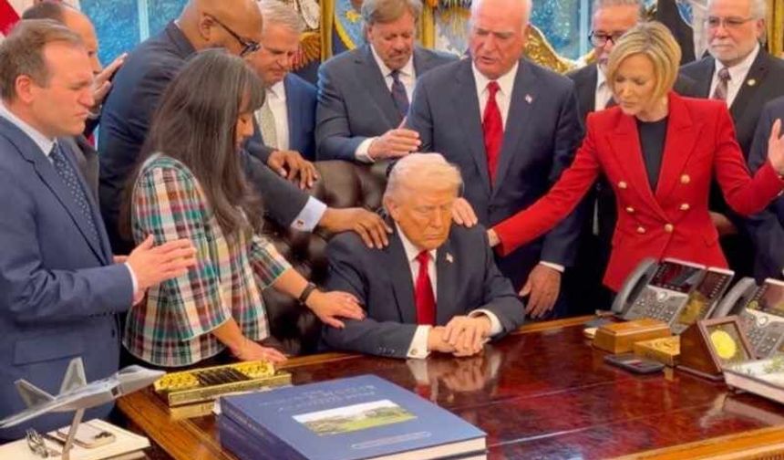 Oval Ofis’te Tarihi Anlar: Din Liderlerinden Trump’a Dua