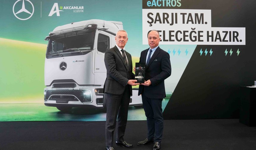 Mercedes-Benz Türk’ten Akcan Holding’e eActros 600 ve eActros 300 Teslimatı